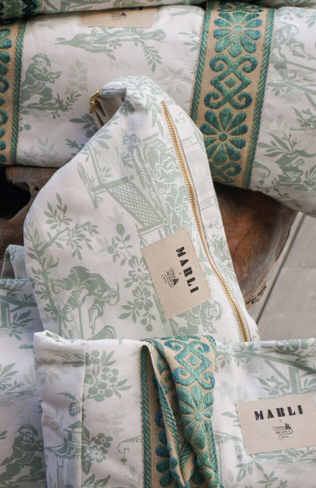 Sac banane Églantine - Toile de Jouy vert d'eau – Image 2