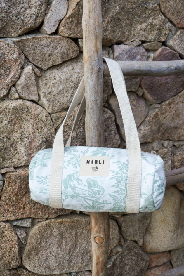 Sac Polochon mini Dima Toile de Jouy vert d'eau – Image 5