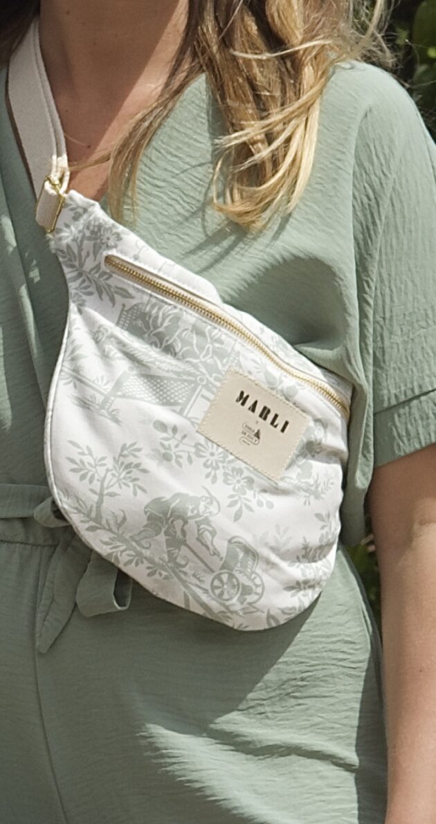 Sac banane Églantine - Toile de Jouy vert d'eau