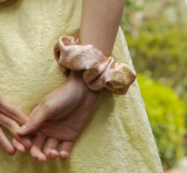 Chouchou Malou fleuri rose pâle et doré