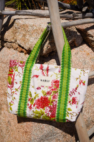 Cabas carré Céline fleuri blanc rouge et vert