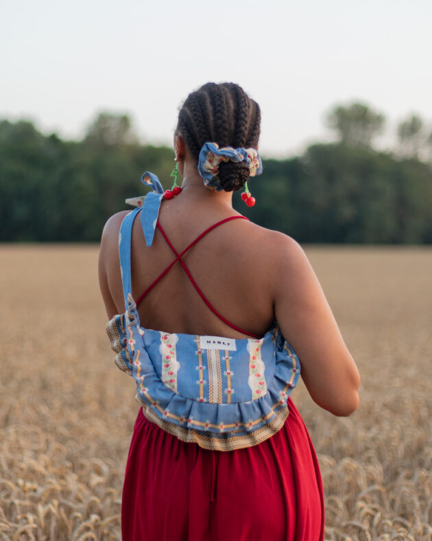 Sac banane froufrou paloma fleuri denim et rouge – Image 3