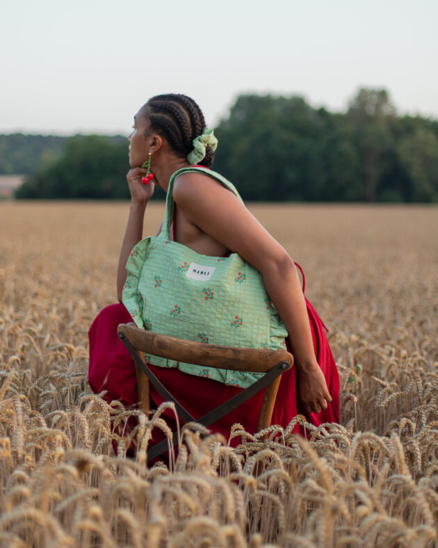 Cabas froufrou Emma carreau fleuri vert et rouge – Image 5