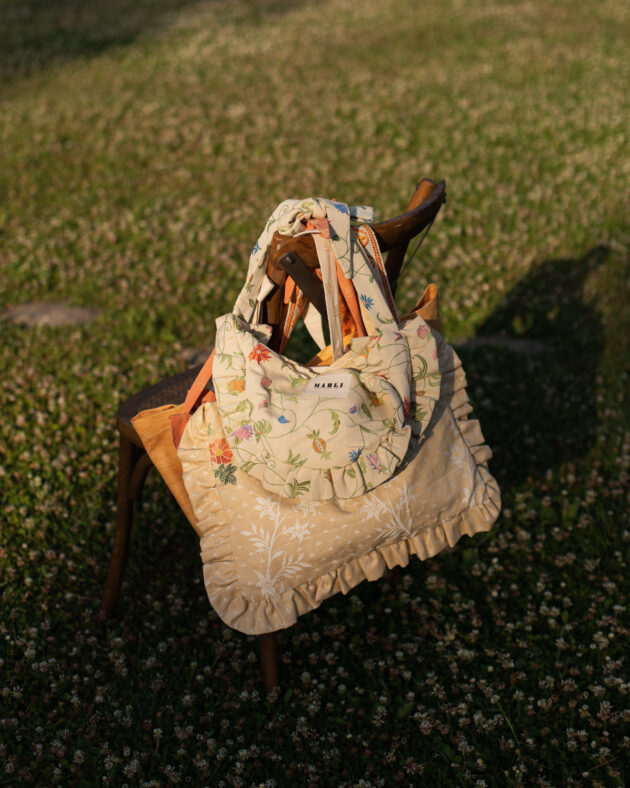 Cabas froufrou Emma carreau fleuri orange et beige – Image 5