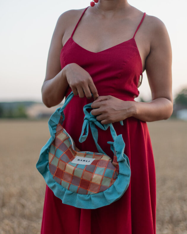 Sac banane froufrou paloma bicolore Carreau multicolore et froufrou bleu céladon – Image 4