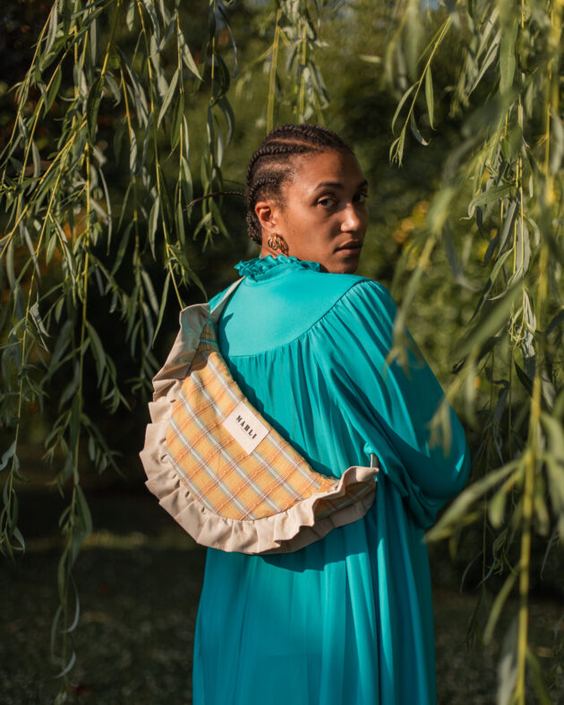 Sac banane froufrou paloma bicolore Carreau jaune bleu ciel ecru et froufrou fleuri écru – Image 4