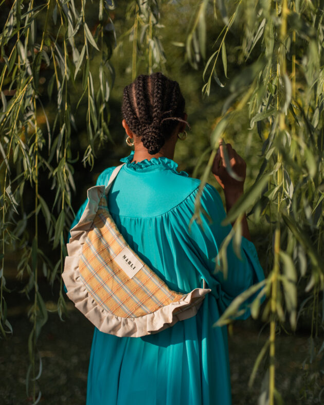 Sac banane froufrou paloma bicolore Carreau jaune bleu ciel ecru et froufrou fleuri écru – Image 3
