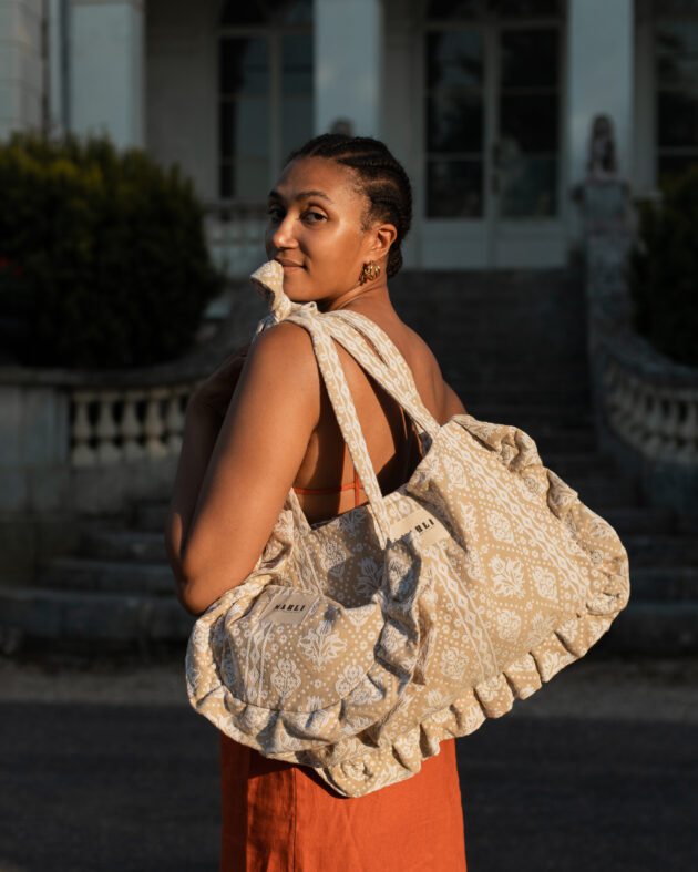 Sac banane froufrou paloma Motif baroque beige et blanc – Image 4