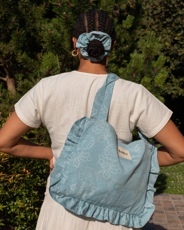 Cabas froufrou Emma carreau grosse fleur bleu azur – Image 3