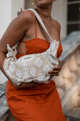 Sac banane froufrou paloma Motif baroque beige et blanc