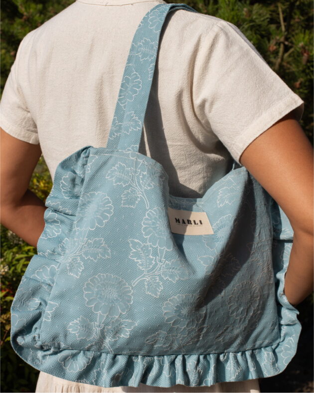 Cabas froufrou Emma carreau grosse fleur bleu azur – Image 4