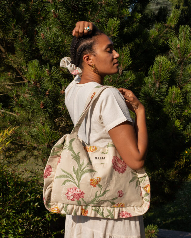 Cabas froufrou Emma grosse fleur rouge vert et beige