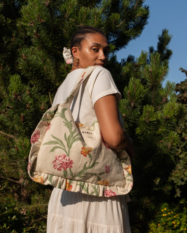 Cabas froufrou Emma grosse fleur rouge vert et beige – Image 3