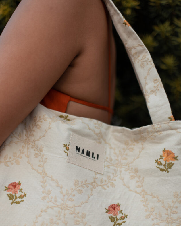 Cabas froufrou Emma carreau petite fleur baroque écru et orange – Image 3