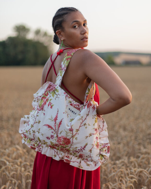 Cabas froufrou Emma fleuri rouge blanc et vert – Image 4