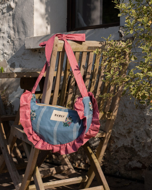 Sac banane froufrou paloma bicolore Carreau fleuri bleu et froufrou rose – Image 5