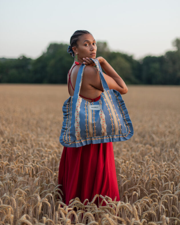 Cabas froufrou Emma fleuri denim et rouge – Image 4
