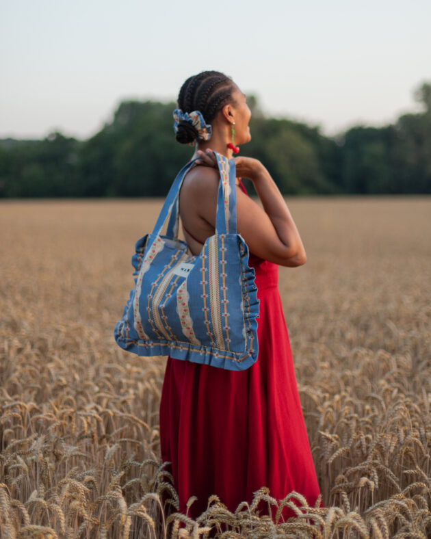 Cabas froufrou Emma fleuri denim et rouge – Image 3