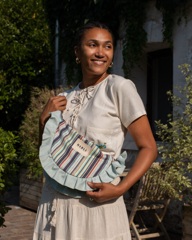 Sac banane froufrou paloma bicolore rayure multi et froufrou bleu ciel – Image 2