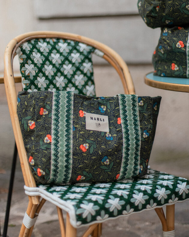 Cabas Carré alice Toile de Jouy fleuri noir et vert – Image 2