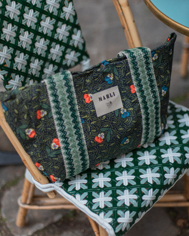 Cabas Carré alice Toile de Jouy fleuri noir et vert – Image 3