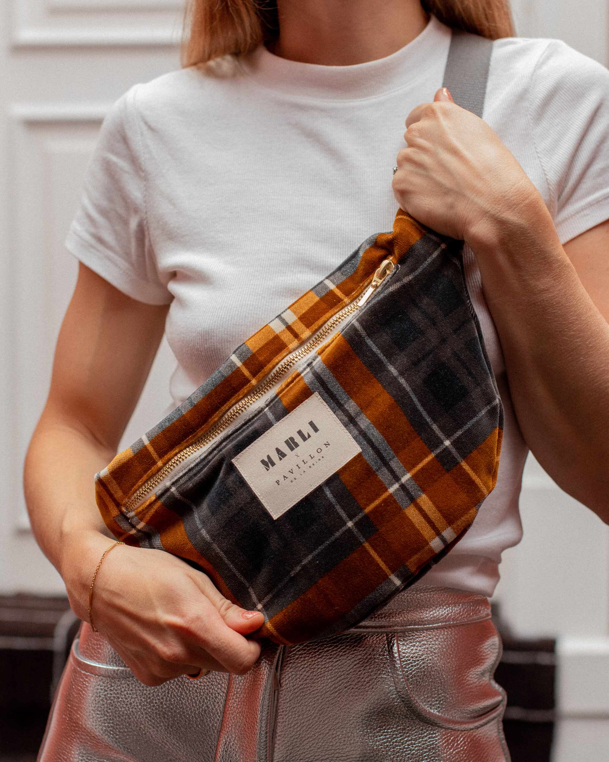 Sac banane Anne - Tartan gris et ocre – Image 2