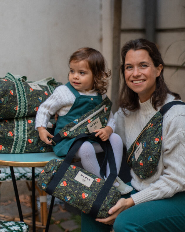 Sac banane Églantine - Toile de Jouy fleuri noir et vert – Image 3