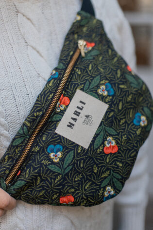 Sac banane Églantine - Toile de Jouy fleuri noir et vert