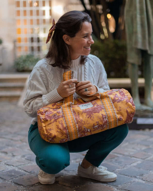 Sac Polochon dim toile de jouy terracota et moutarde – Image 2