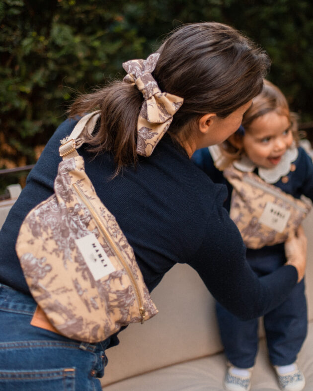 Sac banane Églantine - Toile de Jouy beige et marron – Image 3