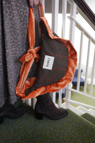Sac banane angela tweed marron et orange et froufrou velours orange