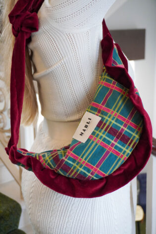 Sac banane angela carreau vert et rouge bordeaux et froufrou velours bordeaux