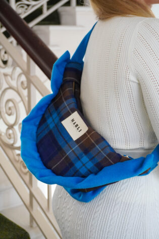Sac banane angela tartan bleu et marron et froufrou bleu