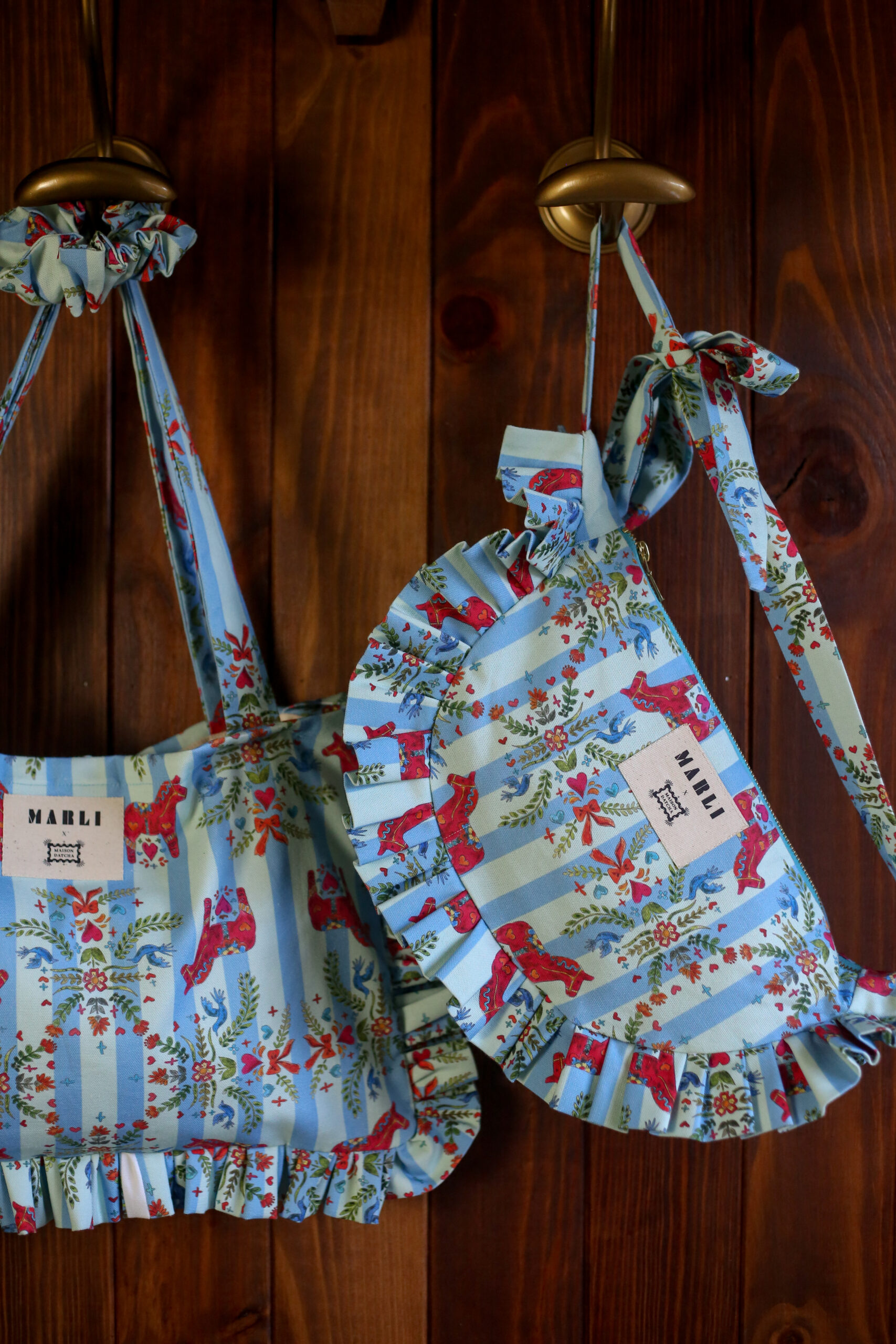 Banane froufrou Tatiana - Motif chevaux rayé bleu ciel – Image 3