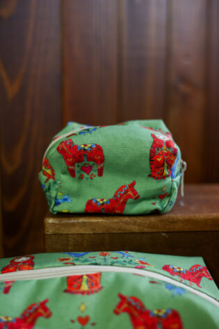 Trousse mini Maria - Motif poupée russe chevaux vert