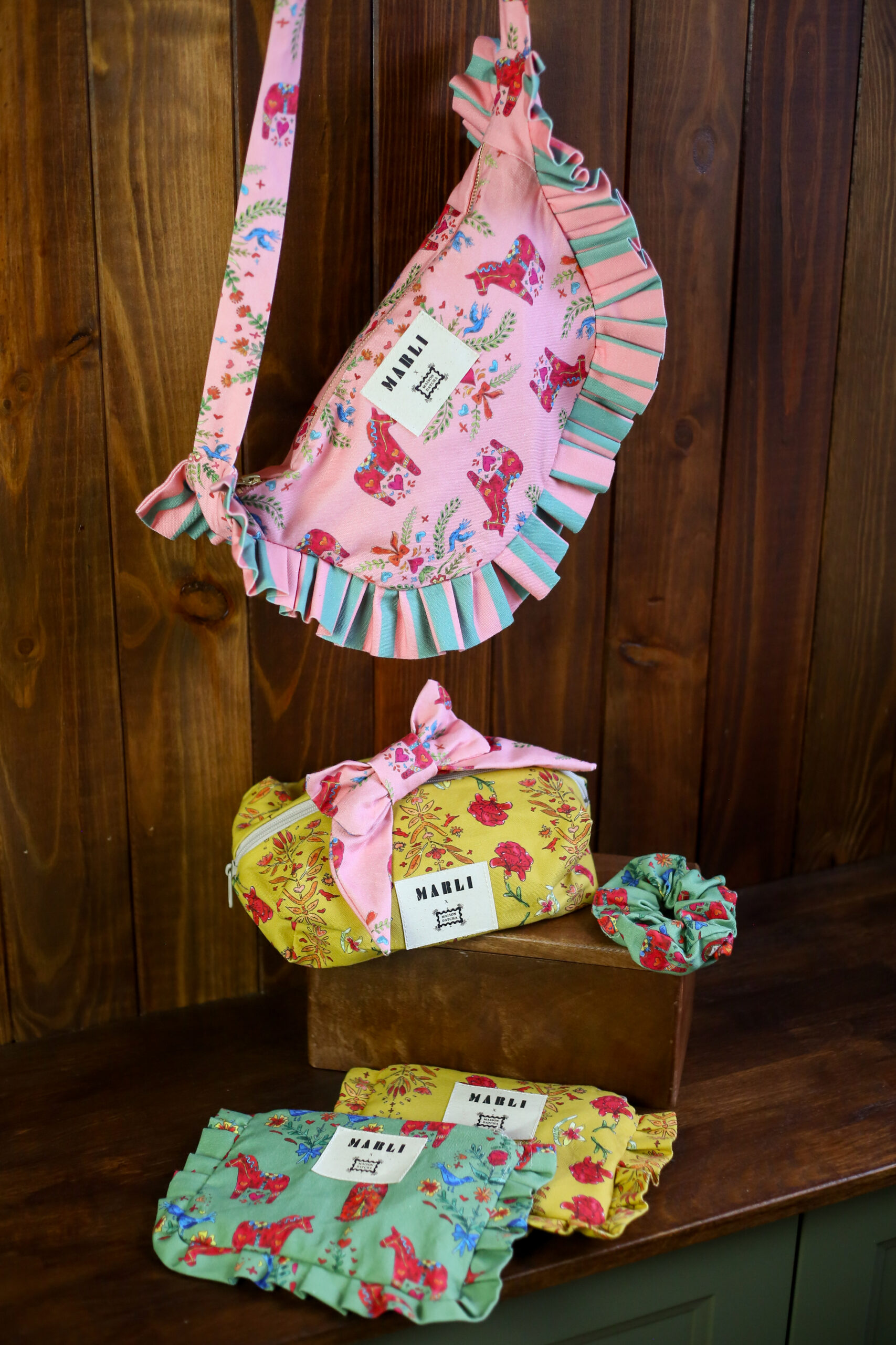 Banane froufrou Tatiana - Motif chevaux rose – Image 3