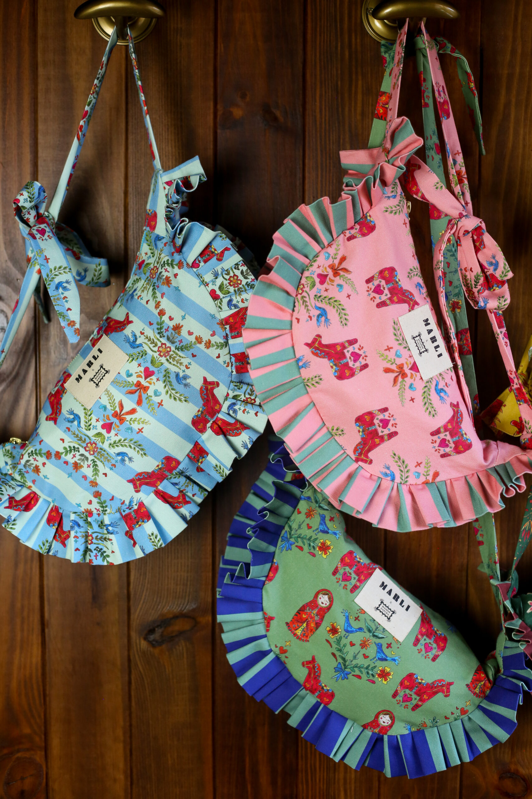 Banane froufrou Tatiana - Motif chevaux rose – Image 4