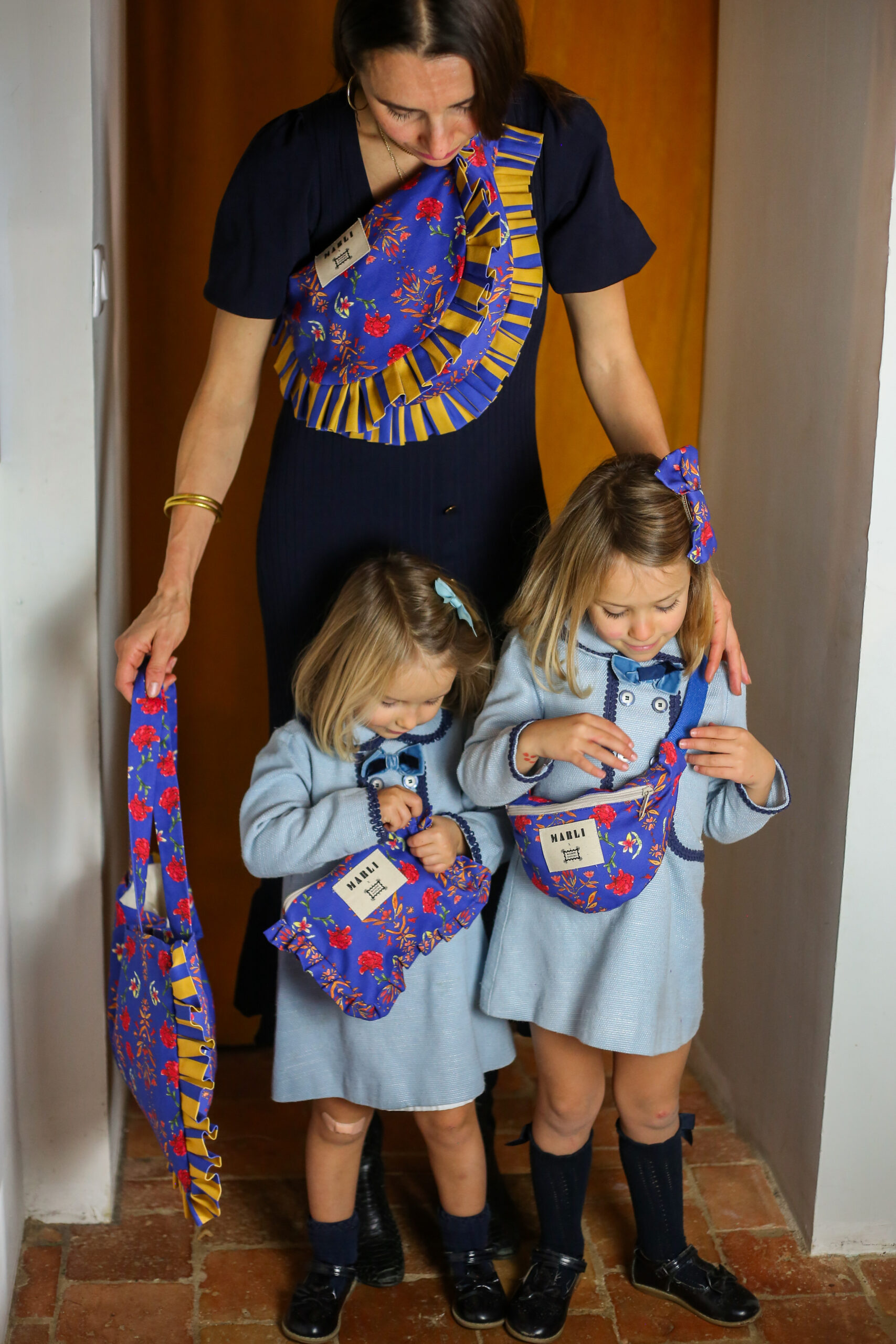 Banane mini Nouchka - Motif fleuri bleu indigo – Image 2