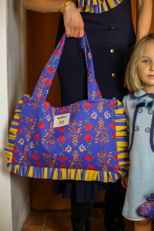 Cabas froufrou Anastasia - Motif fleuri bleu indigo