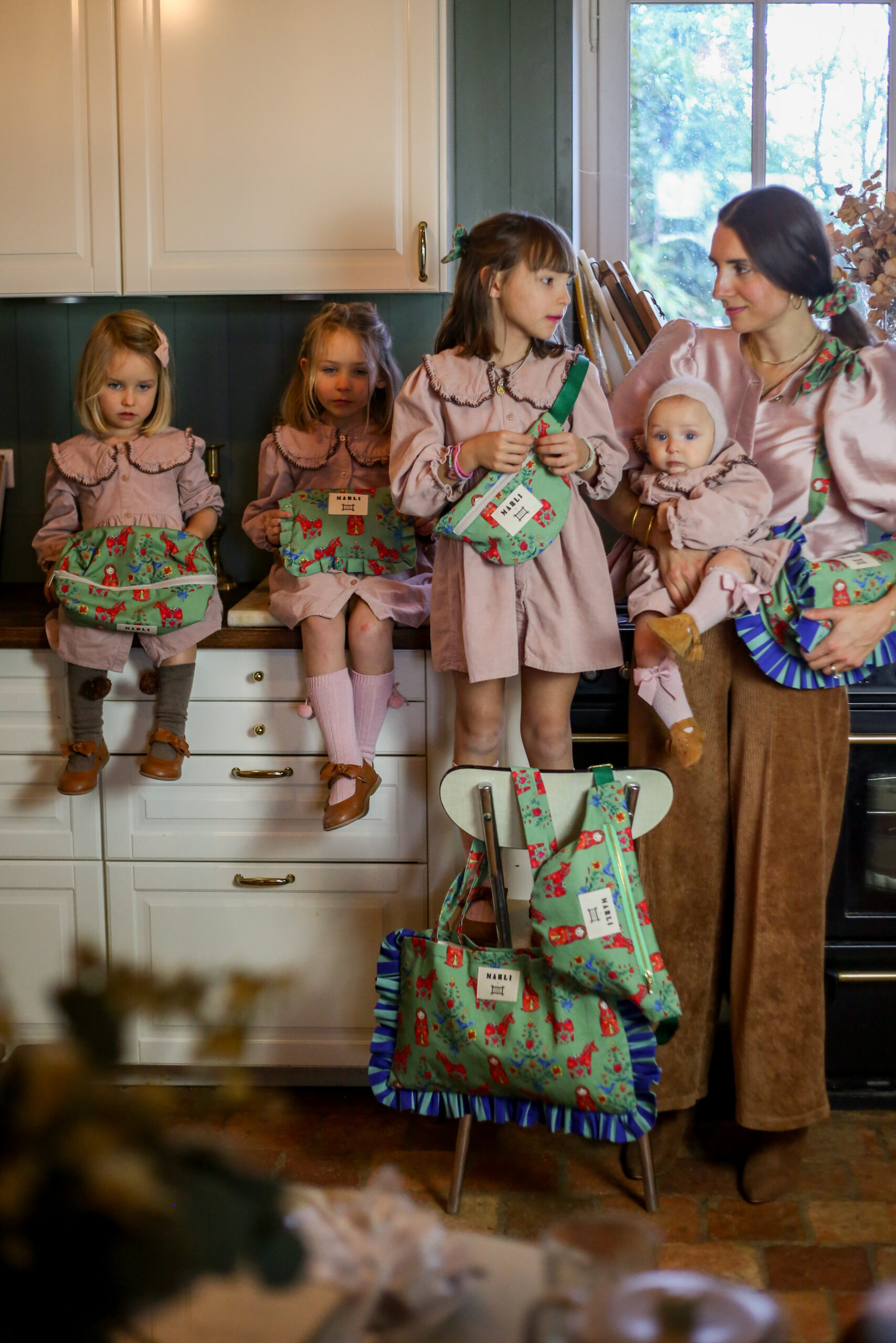 Banane mini Nouchka - Motif poupée russe chevaux verts – Image 2