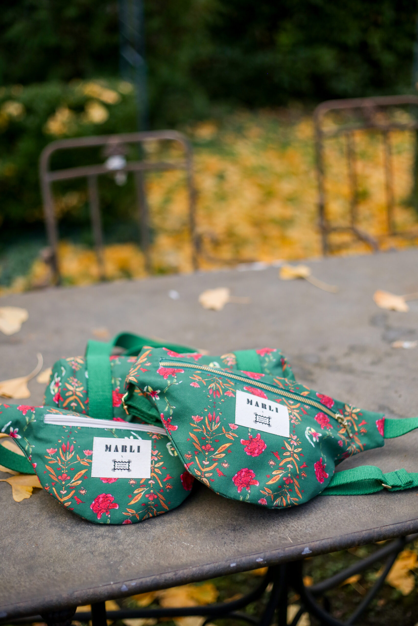 Banane Natacha - Motif fleuri vert sapin – Image 3