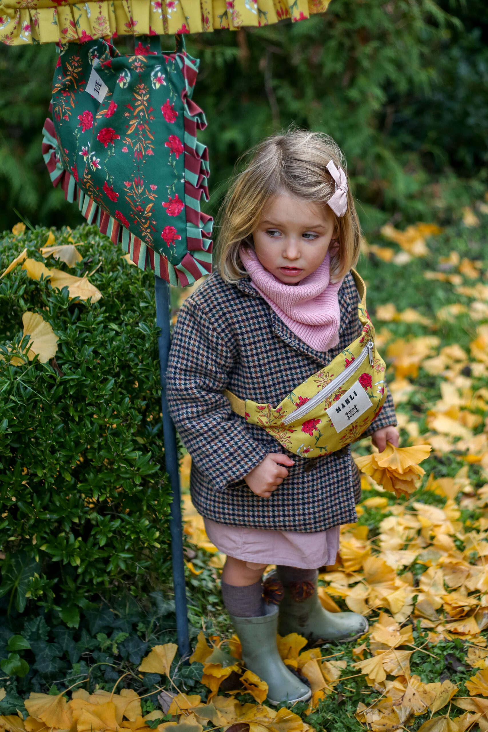 Banane mini Nouchka - Motif fleuri jaune – Image 3